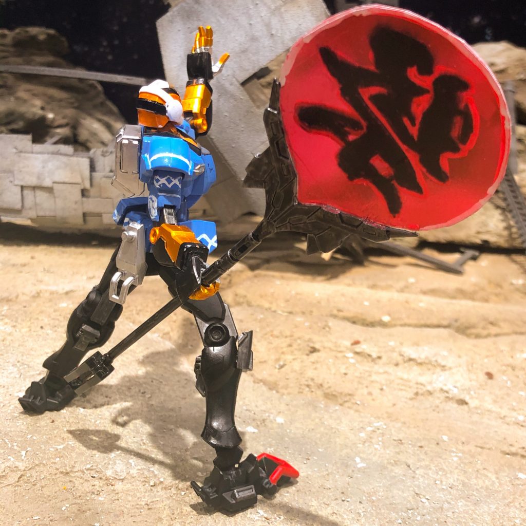 「ビームリボンやビームフラッグがあるなら、ビームウチワがあってもいいじゃない」というノリで団扇は長柄の大物に。
ビームに文字が浮かぶ作品もあるのだし、きっと祭の字くらい浮かぶことでしょう。