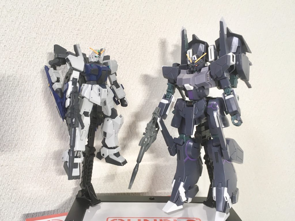 シルヴァ・バレト・サプレッサーとガンダムMk-Ⅱ改を比較するとこんなにサイズが違うのかって驚きます。

そりゃ第４世代のドーベルウルフをベースにしたサプレッサーではあるものの2世代も間が開くだけでこれほどとは…。