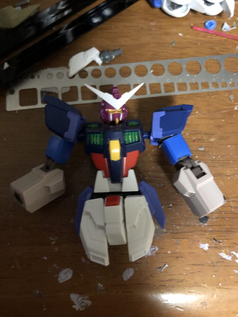 ## 無謀な挑戦の始まり
ビルドダイバーズ系……特にシャイニングブレイクの余剰パーツの多さから
*「これ、もう一体作れそうじゃね?」*
ってなったのがすべての始まり。勢いそのままでここまで作れてしまったため後に引けぬ状態に。
しかし!!ここでアクシデント発生!
膝関節の余剰パーツが!!ない!!