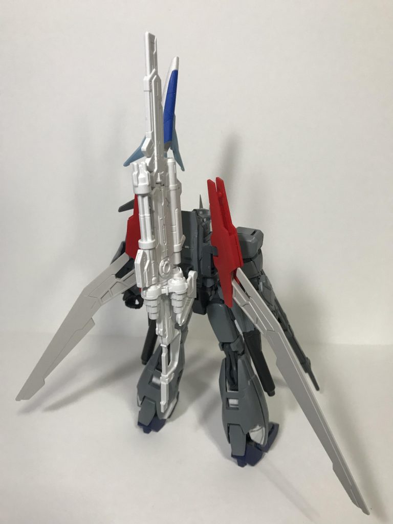 本体製作途中状態
最初は青いZプラスを作ろうとしたんですが、カレトヴルッフ炎を装備すると決めた時、じゃあ色も赤くしようと決めました。