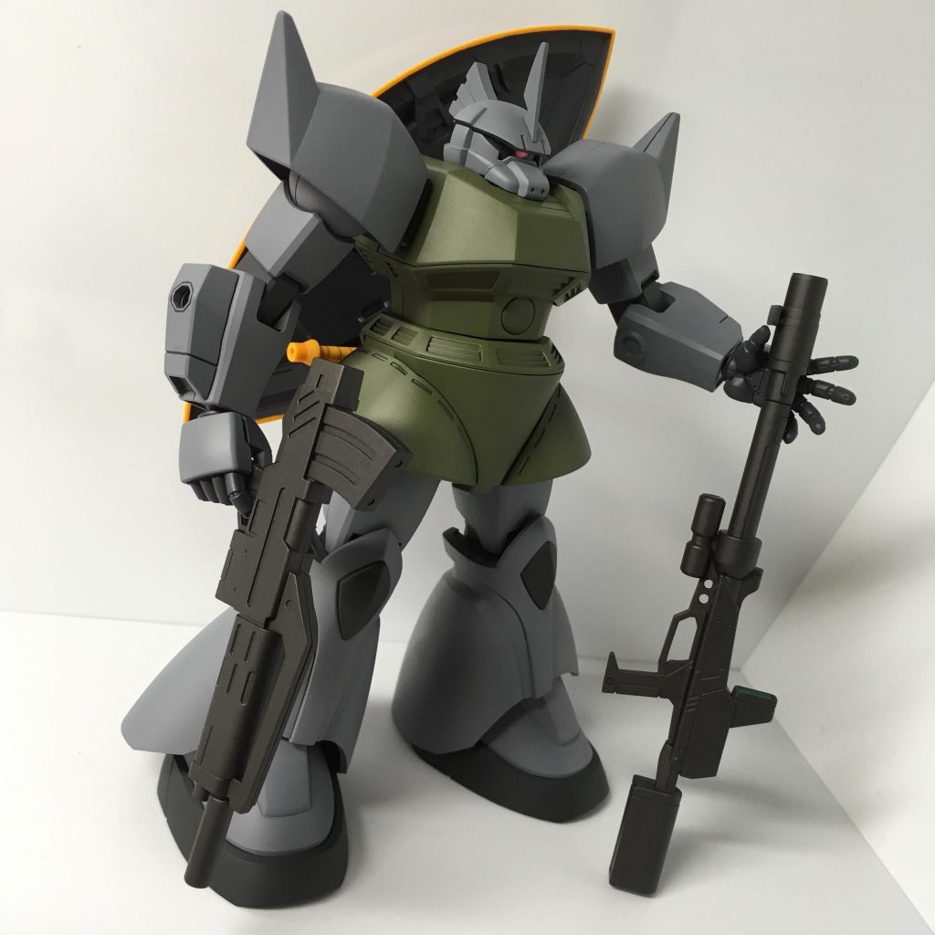 カラーレシピ
本体ライトグレー:メカサフ ライト
関節部分などの暗いグレー:メカサフ スーパーヘヴィ
膝・足の黒:タミヤ NATOブラック
ボディ緑:タミヤ NATOグリーン
左肩ピンク(?):ガイアノーツ 焔小豆
武器:タミヤ ダークアイアン
シールドやナギナタのイエローはつや消しのみです