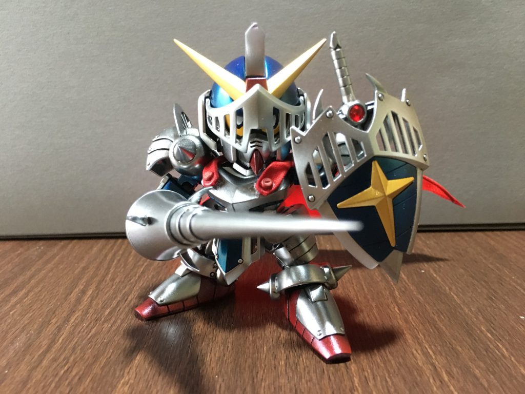 バイザーを下ろし、ランスを持たせて。