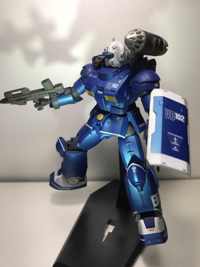 肩の武装をキャノン砲からミサイルランチャーに変更。