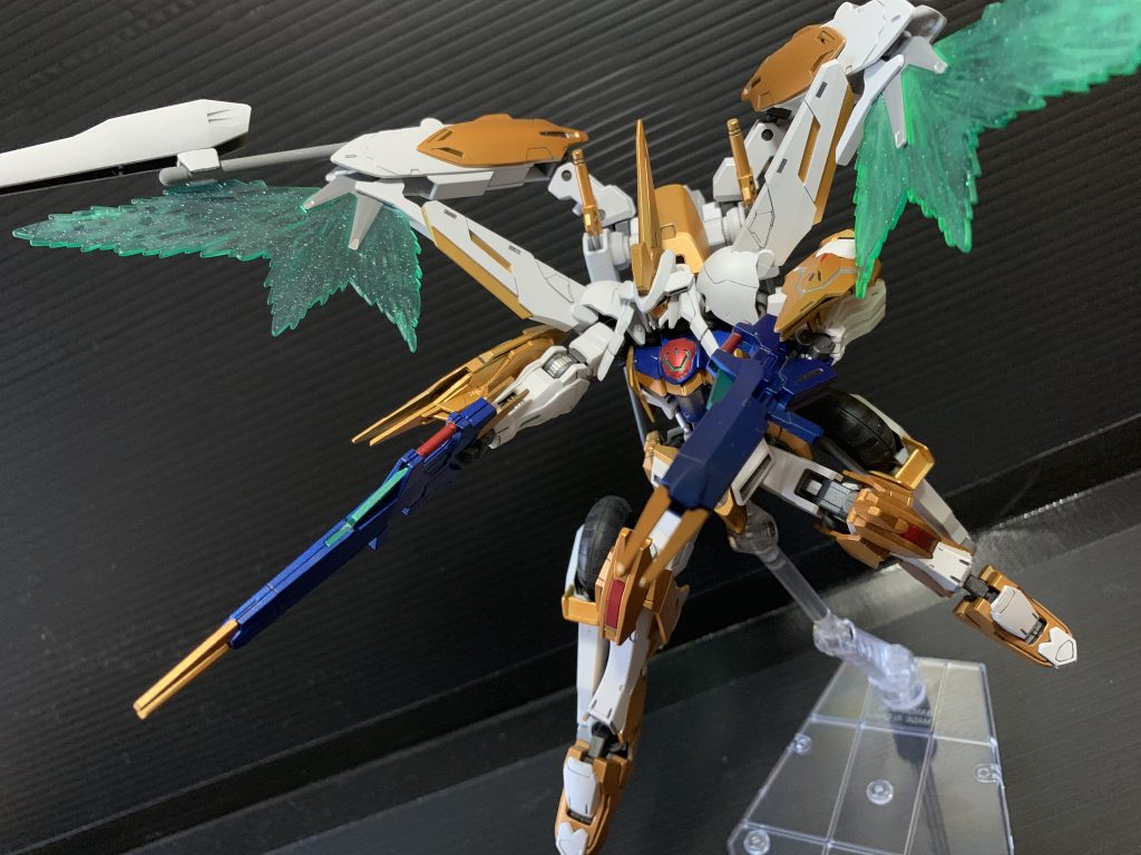 こちらはアルビオン
ヴァリスはダブルオースカイのライフルを塗り替え。塗装のみでも結構それっぽく見えます。   見えますよね?
スーパーヴァリスのイメージで同じの2丁にしてますが、コンクエスター作る時には一回り大きい旧ヴァリスも用意したい。