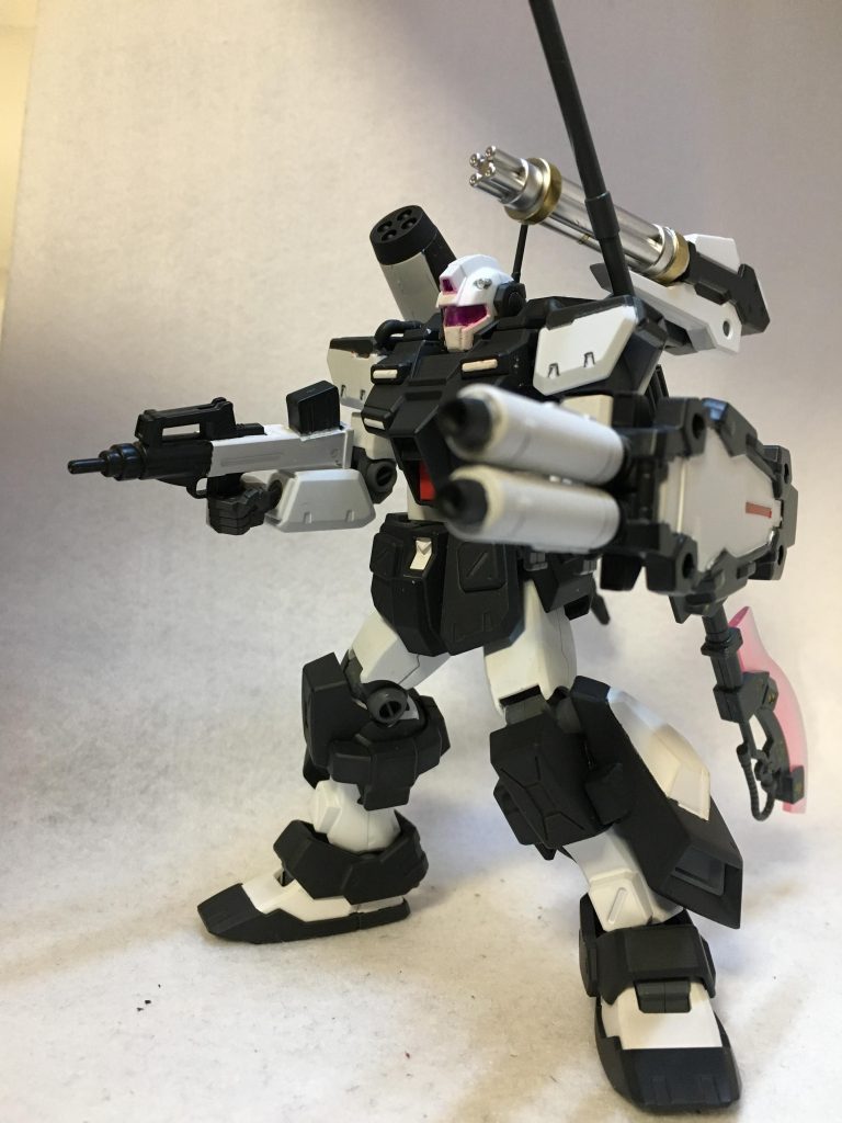 ブルパップマシンガン 
ツインビームライフル
背部ガトリング
ケルベロス高エネルギー長射程ビーム砲
4連装ミサイルランチャー