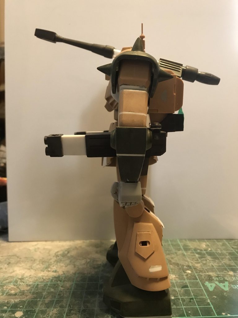 腕を延長したらビッグガンが掴めなくなってしまったから15ミリくらい延長しました。
ビッグガンは純正だとナナメ下で上に構えて打っているポーズが出来ないのでポリキャップに変えてあります。