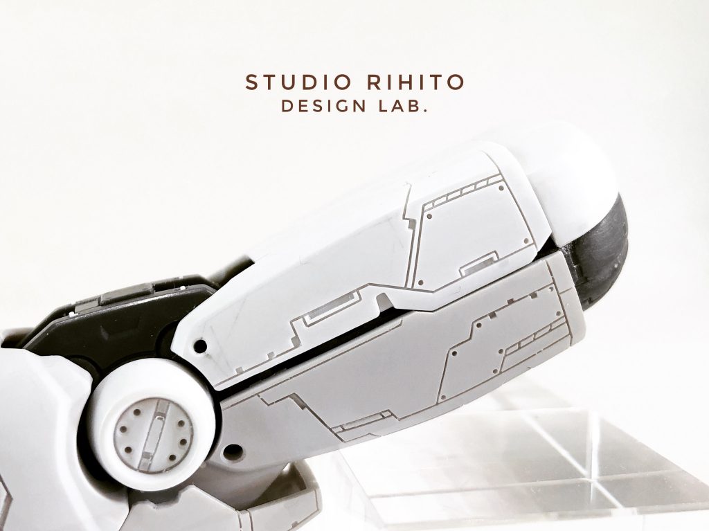 ・両ふくらはぎ共にフレーム露出のため外装を一部カット・フィニッシュでメタルパーツインストール用にドリルドホール加工