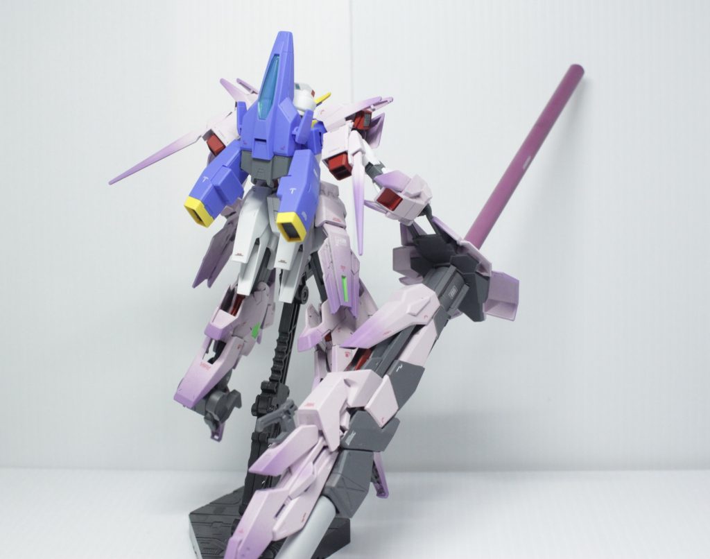 前後写真。カラーリングや造形は西洋風蝶草（クレオメ）という花をモチーフにしています。あくまでオリジナルウェアなので、AGE-3の本体部分（？）には手を加えていません。