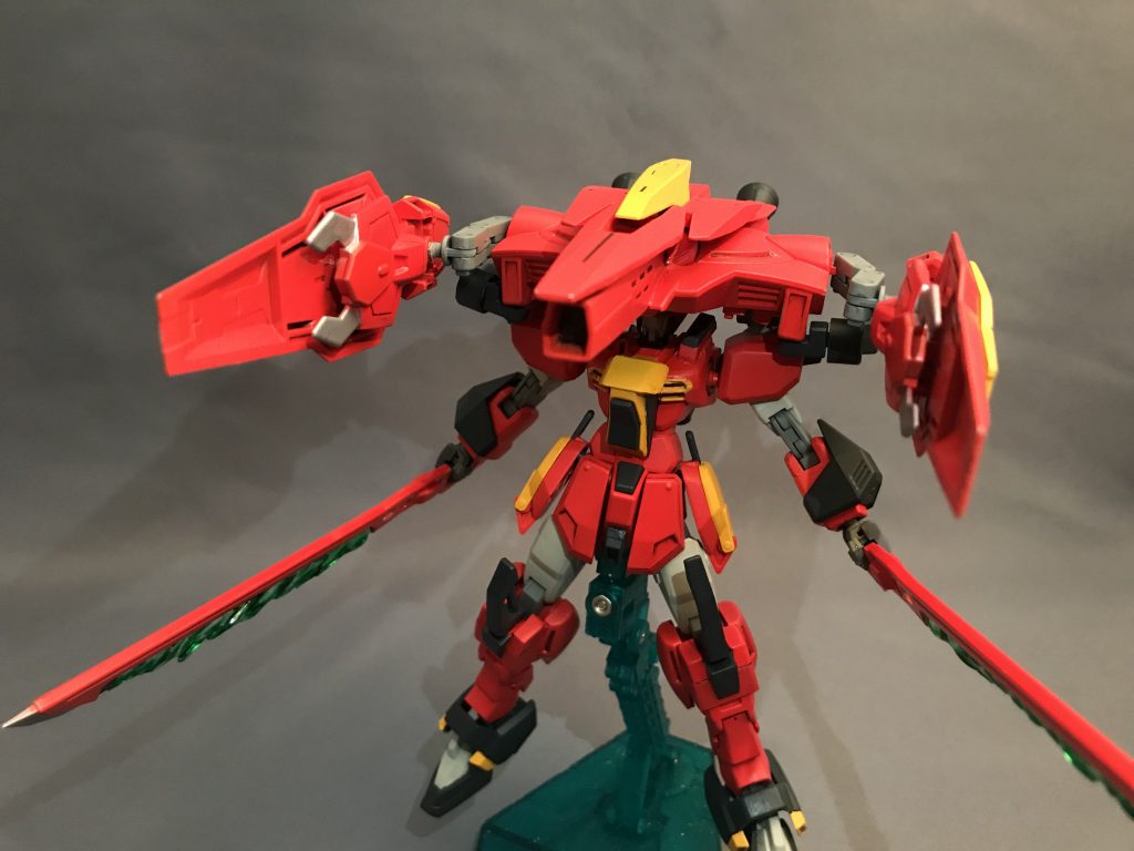 エクツァーンを取っ払ったので、フレスベルグ発射の際はゲシュマイディヒパンツァーを前に向ける。
シールド裏が寂しかったので、パンツァーアイゼンを取り付け。
パンツァー繋がりって事で…