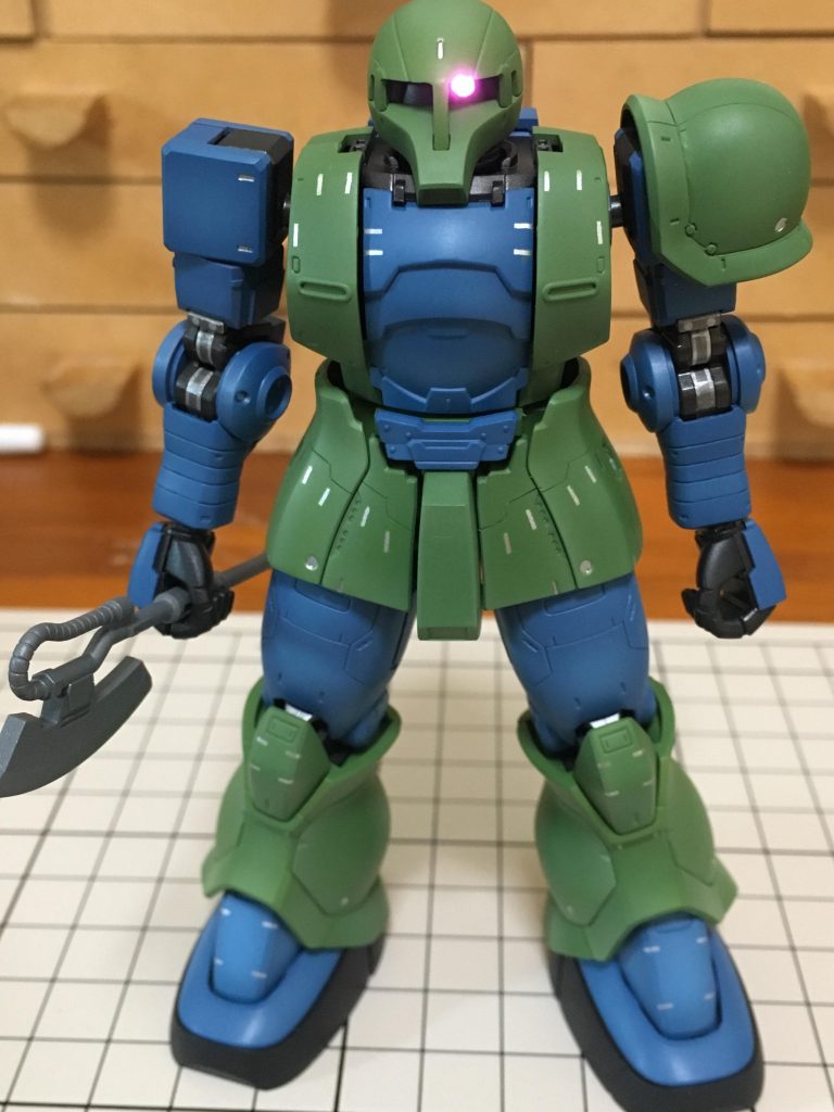 関節部分は細かく塗り分けてメカっぽい感じを目指しました。