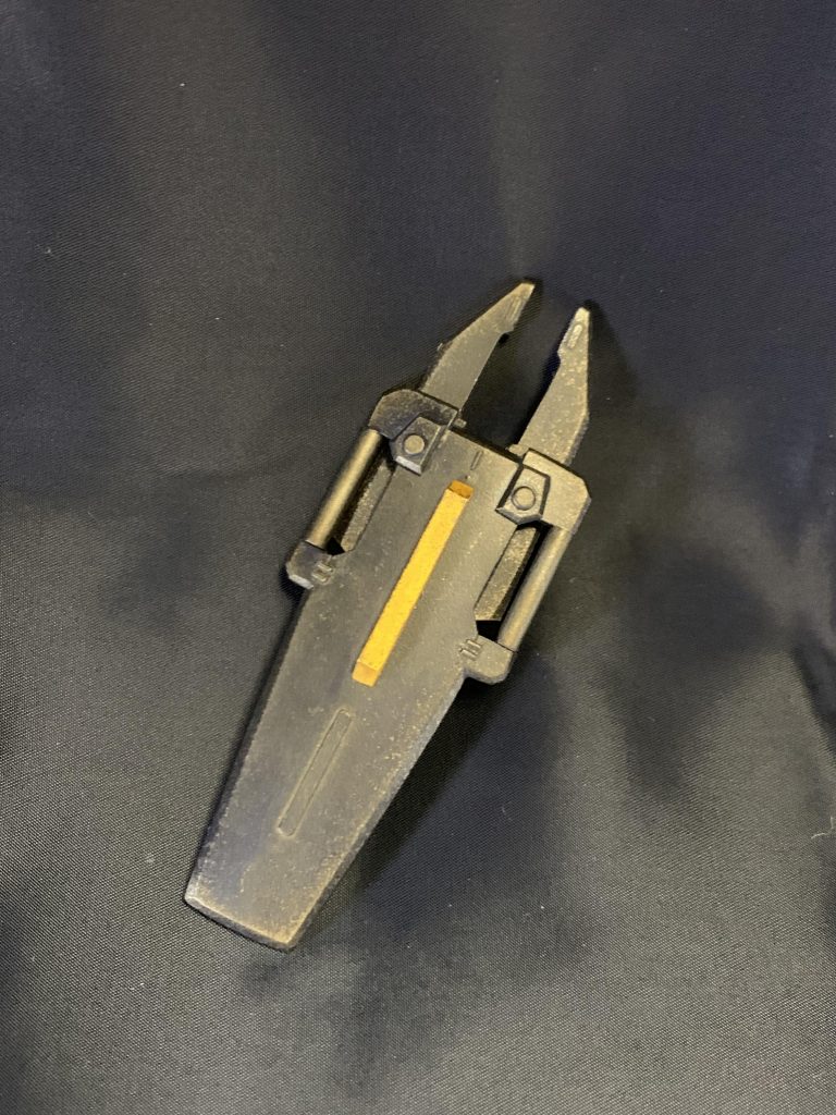 ネオジムを仕込んであるのでスライドして小さくなります