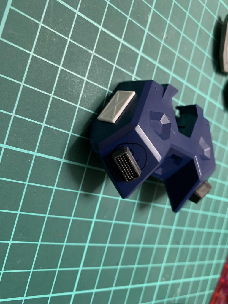 胴回りに、社外パーツを貼りました。