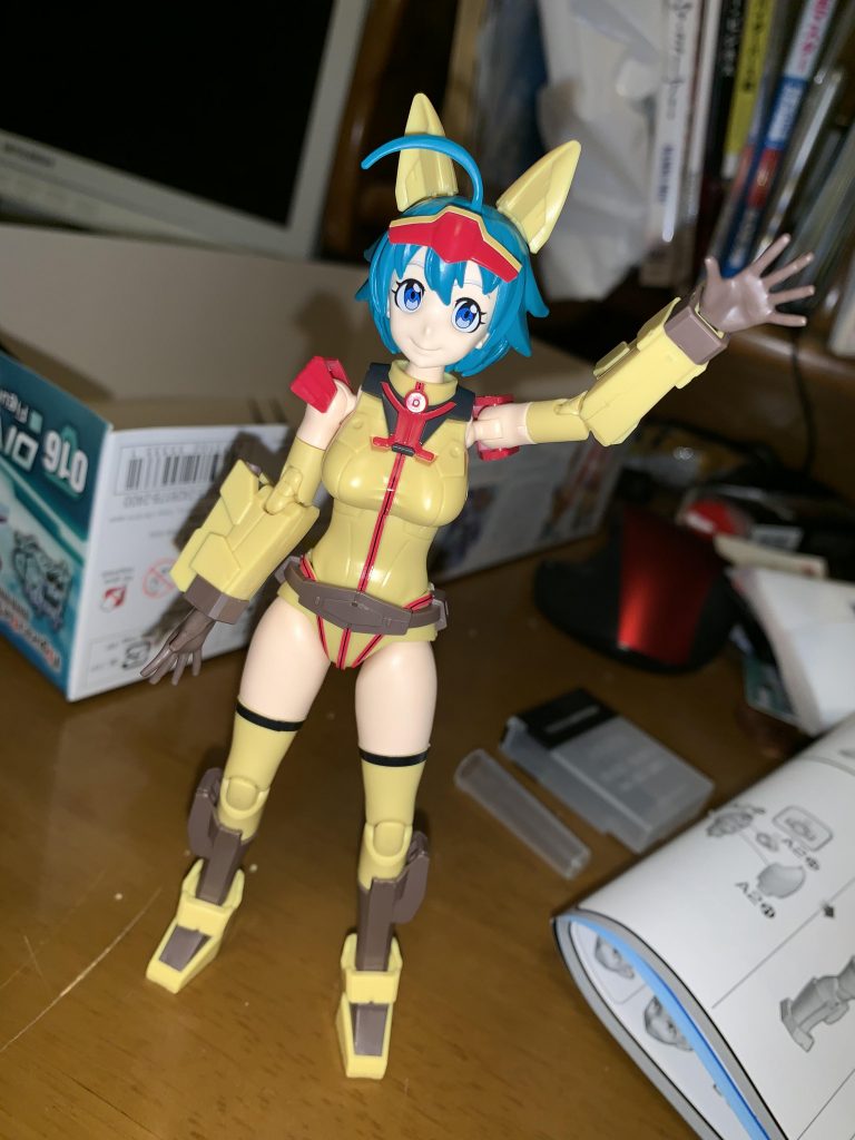 支えなしで問題なく立つ！すごい！新しいキット触れたの久々なのでなんでも楽しい！