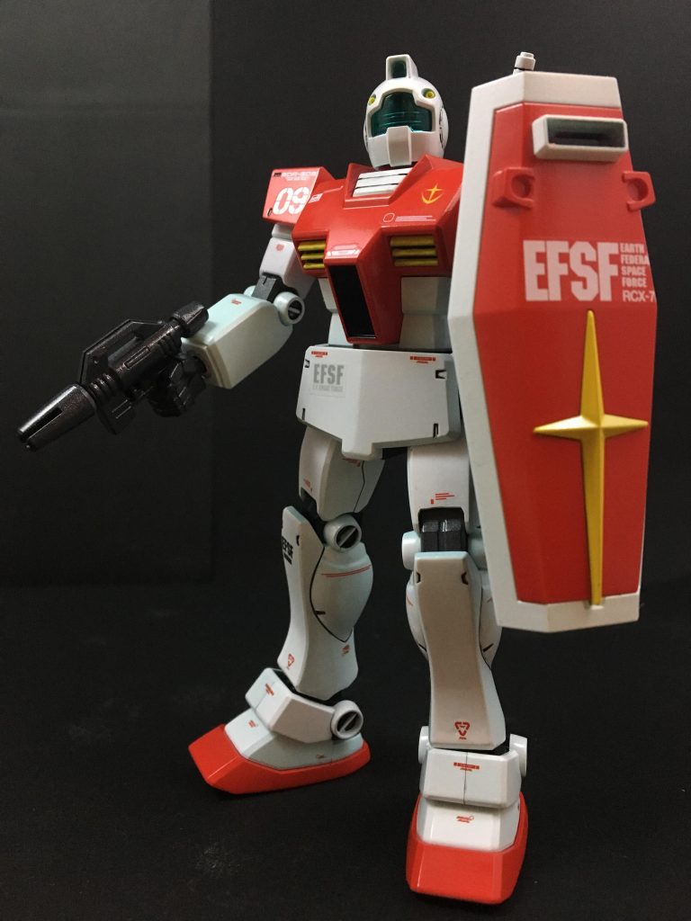 シールドには大きめのデカールを貼りました