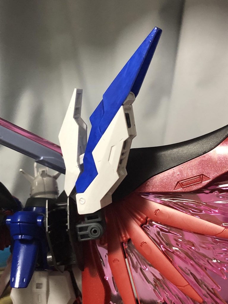 ファンネル部分の接続にはアームアームズの接続パーツを使用
Hi-νヴレイブのパーツと接続した