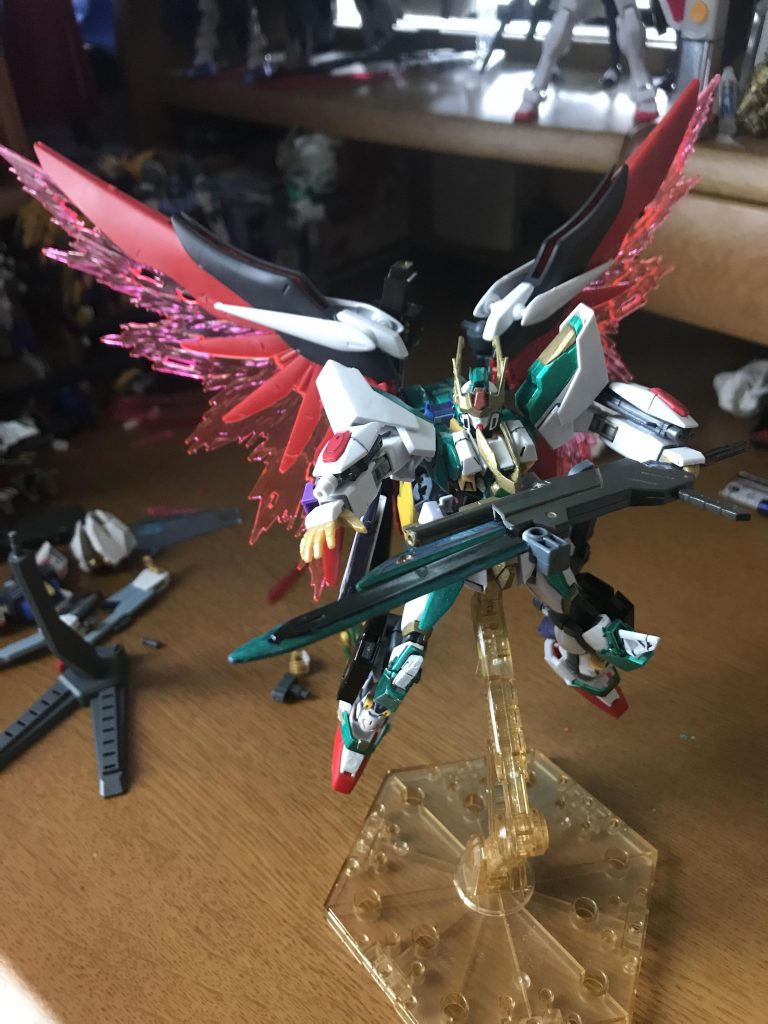 そして元からスラスター山盛りだったのにブースターが加わることでさらに加速を得たクオリアで、もちろん光の翼が展開可能であります。