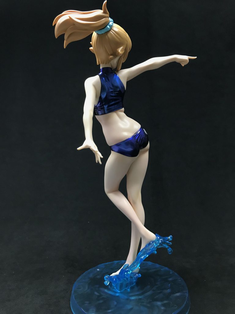 足はゲート跡が目立つので、ヤスリをかけ、ゲート跡の周りだけ隠すように塗装しました。