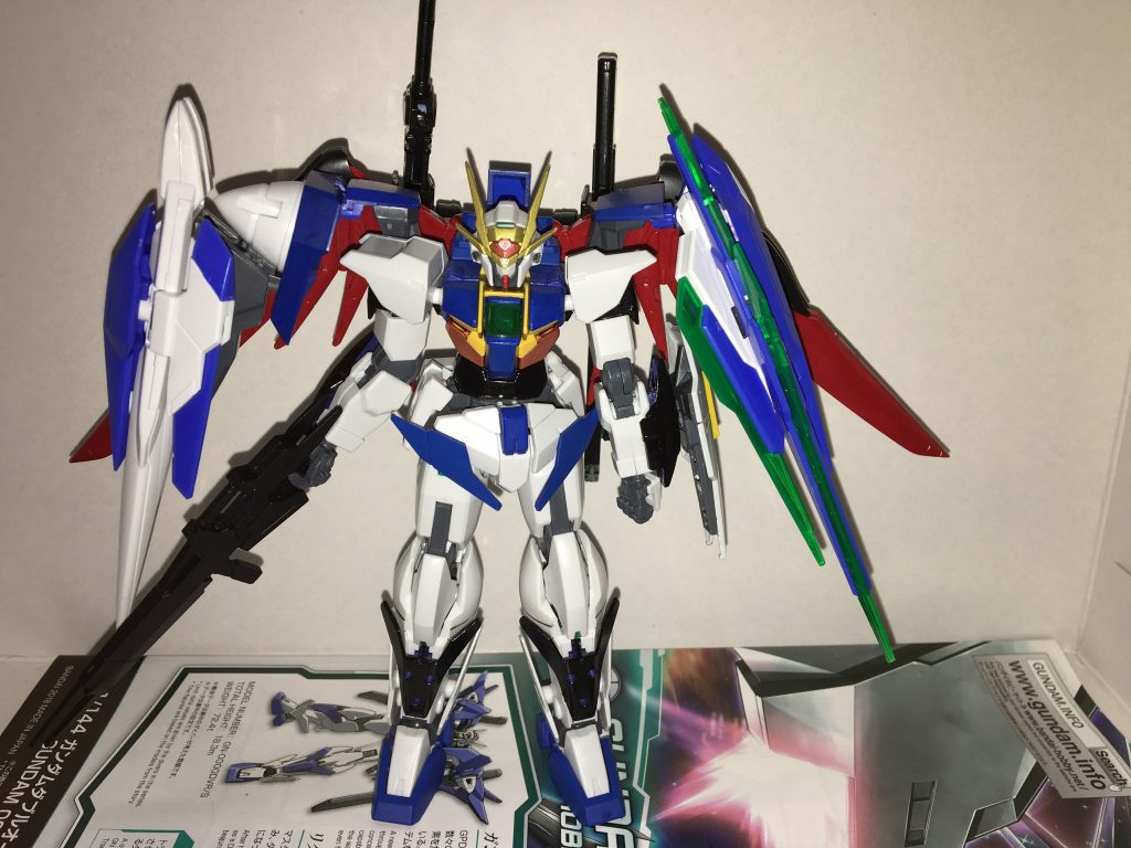 バランスが悪く見えますが意外としっかり自立します。作った本人も驚いています。それだけ元のキットが優秀な設計なんだと再認識しました