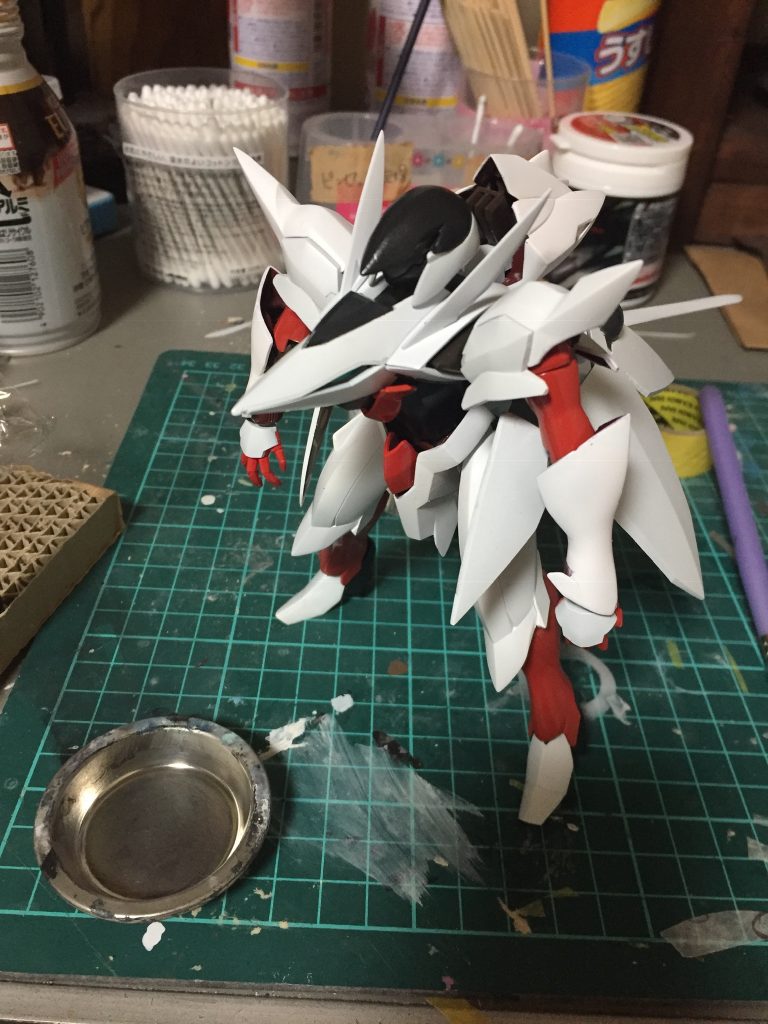 模様を入れる前。
ベースの色はエアブラシで塗ってます。