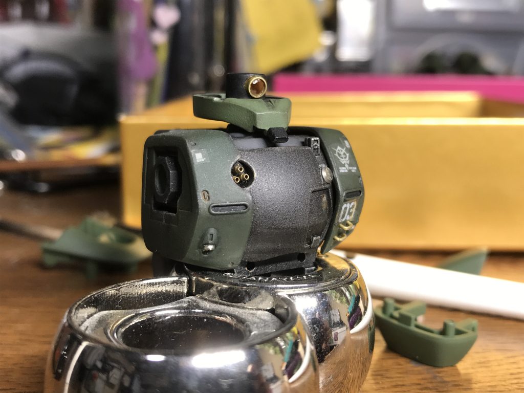 頭部や胸を作るのが一番楽しいです!
左右とか無くて  1つだし (笑)