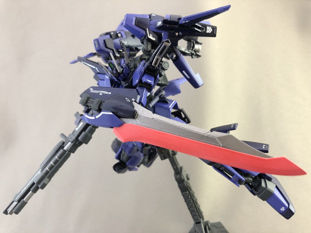 切り札としてビクティムリッパーはビーム刃を発生させることもできます!
相手を選ばず戦えるようにと遠近両面でビーム兵装と実弾兵装を装備しました。