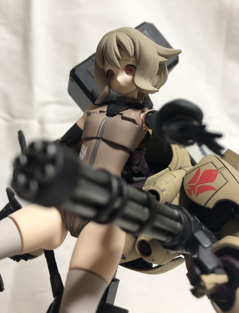 加工は少なめに、ミキシング寄りの改造です。
サンドカラーでまとめたら渋いアトラちゃんになりました。