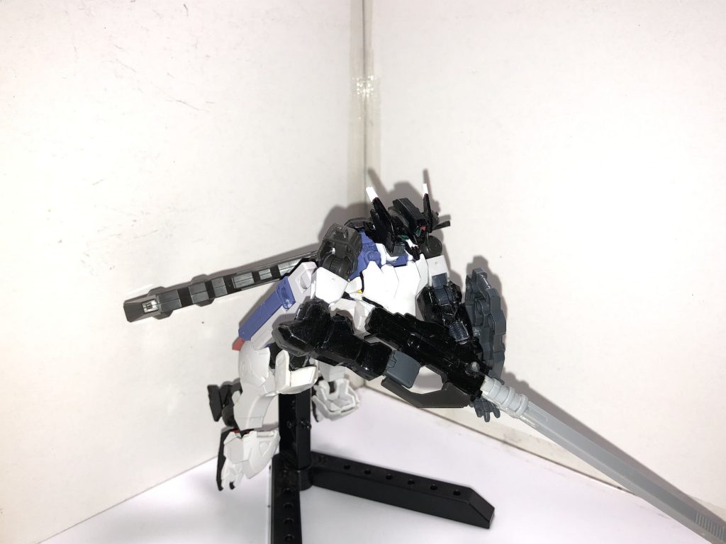 長距離攻撃用バレル｢マラティオ｣
コロニー間の距離ほどある長距離攻撃を可能とするロングバレル  威力は(余剰エネルギーの効果で)戦艦の装甲をへこませるほど