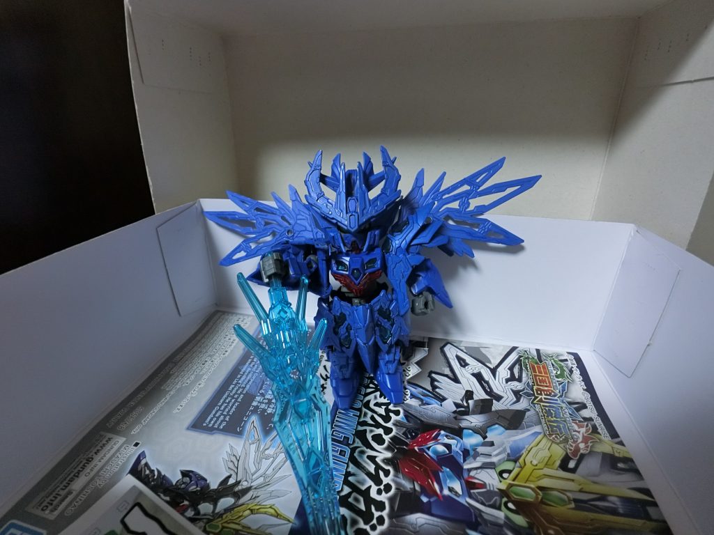 おまけ。剣を手に持ったまま地面に突き刺す感じにしようとしたらデカかったため、こうなった。
瀕死の敵にとどめさすようにも見えたり。