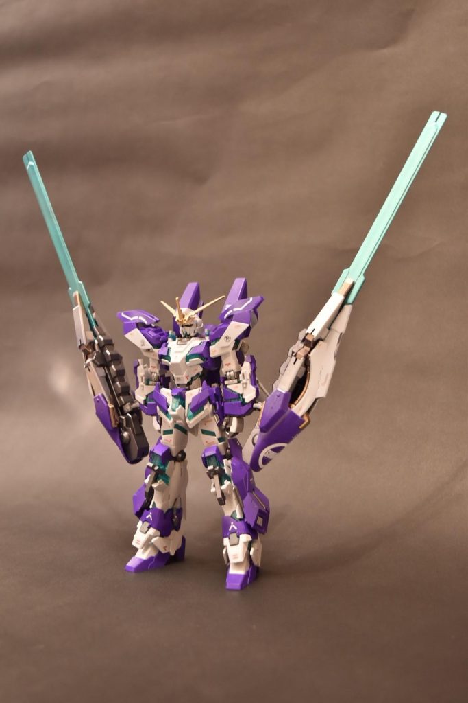 配色はHi -νガンダムを意識しています。