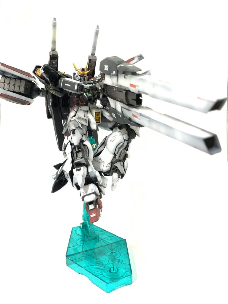 バックパックのメガランチャーとメガビームライフルをドッキングさせた本機の兵装で最高火力を誇る形態!
上下ネオジムにて接続出来ます!
バックパックのシールド挟み見込みのブースターポッドの中にはミサイルコンテナがあり、飽和攻撃が可能となっています!