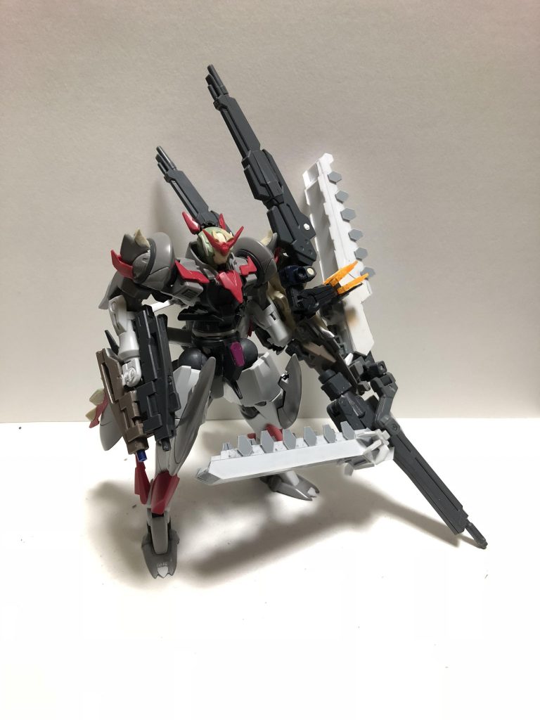 ワニの頭が出来ました
バスターカノンの初期案はこんな感じ
バランス悪ぃなぁと思い弓形に
あとはビームカノンが後ろ向いてても何の意味もないしと思い今の形に
でも、ビームカノン後ろ向いてる方が形的には格好いいんですよね