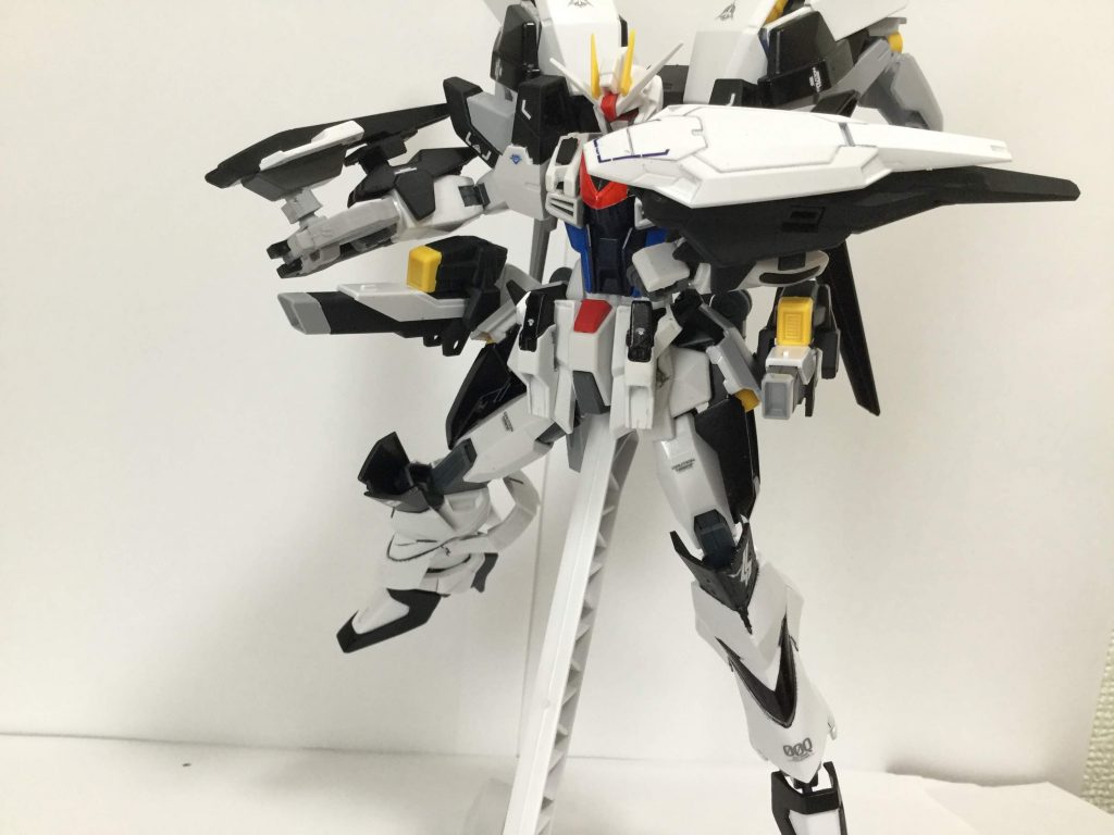 リアスカートに設置しているビームライフル
バックパックのビーム砲より威力はあるが連射性に欠ける