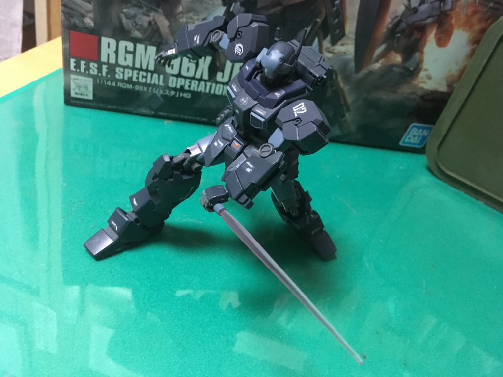 ビームサーベル
腕部マウント式で1本のみです。
結構短い