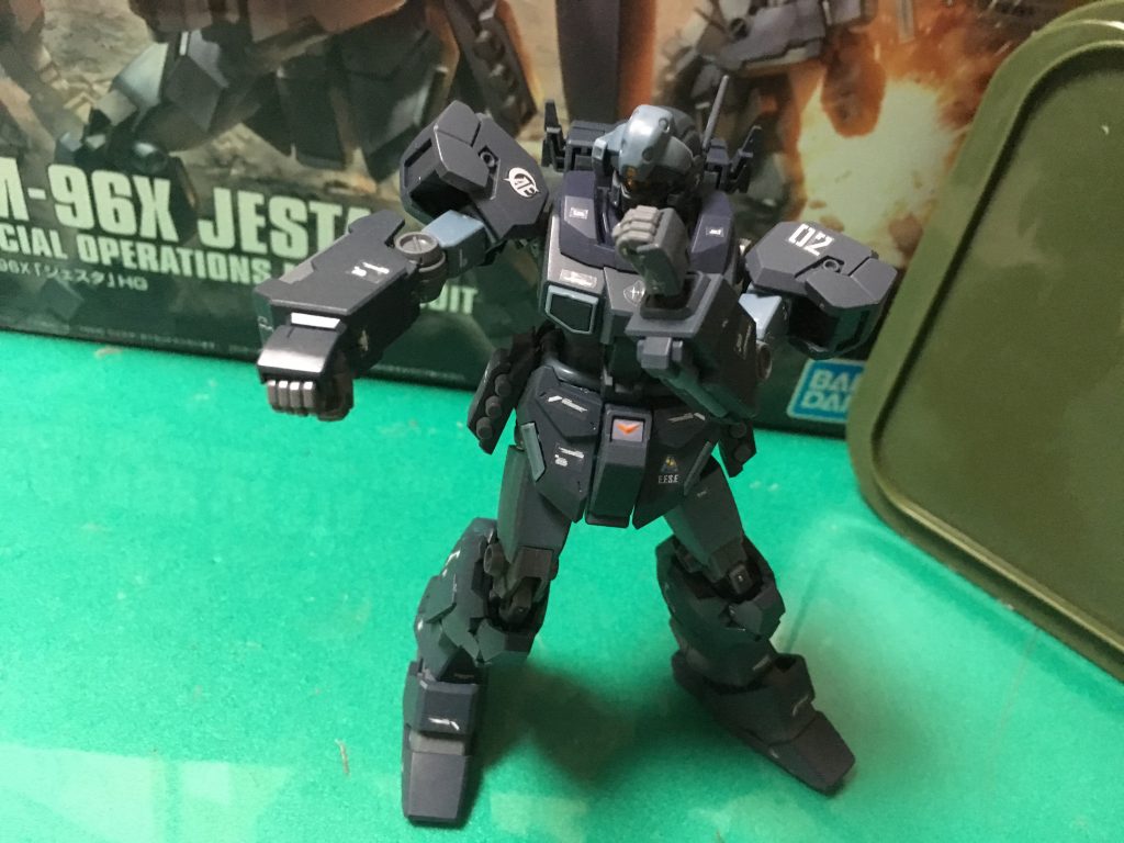 可動範囲が広いので格闘も
パンチ