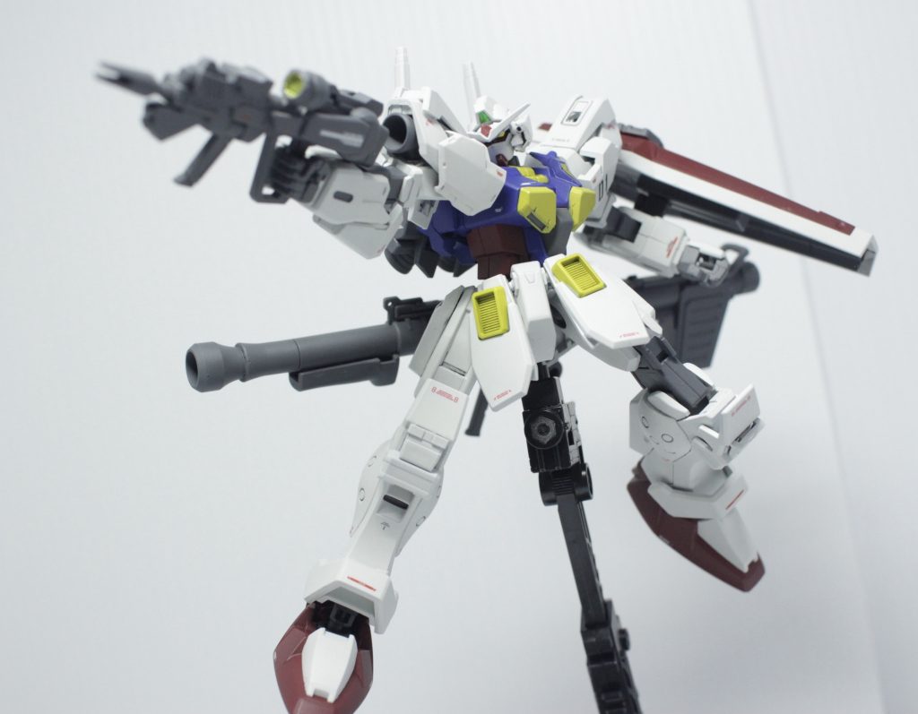 武装構成もシンプルに、ビームライフル、ビームサーベル、シールド、バズーカ、頭部バルカン。
フル・ジャンクパーツなので制作のために何かキットを買ったりせず、当時家にあったパーツだけで制作してます。パテやプラ材の類も一切使用しておりません。