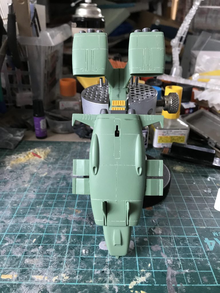 スジ彫りを追加。