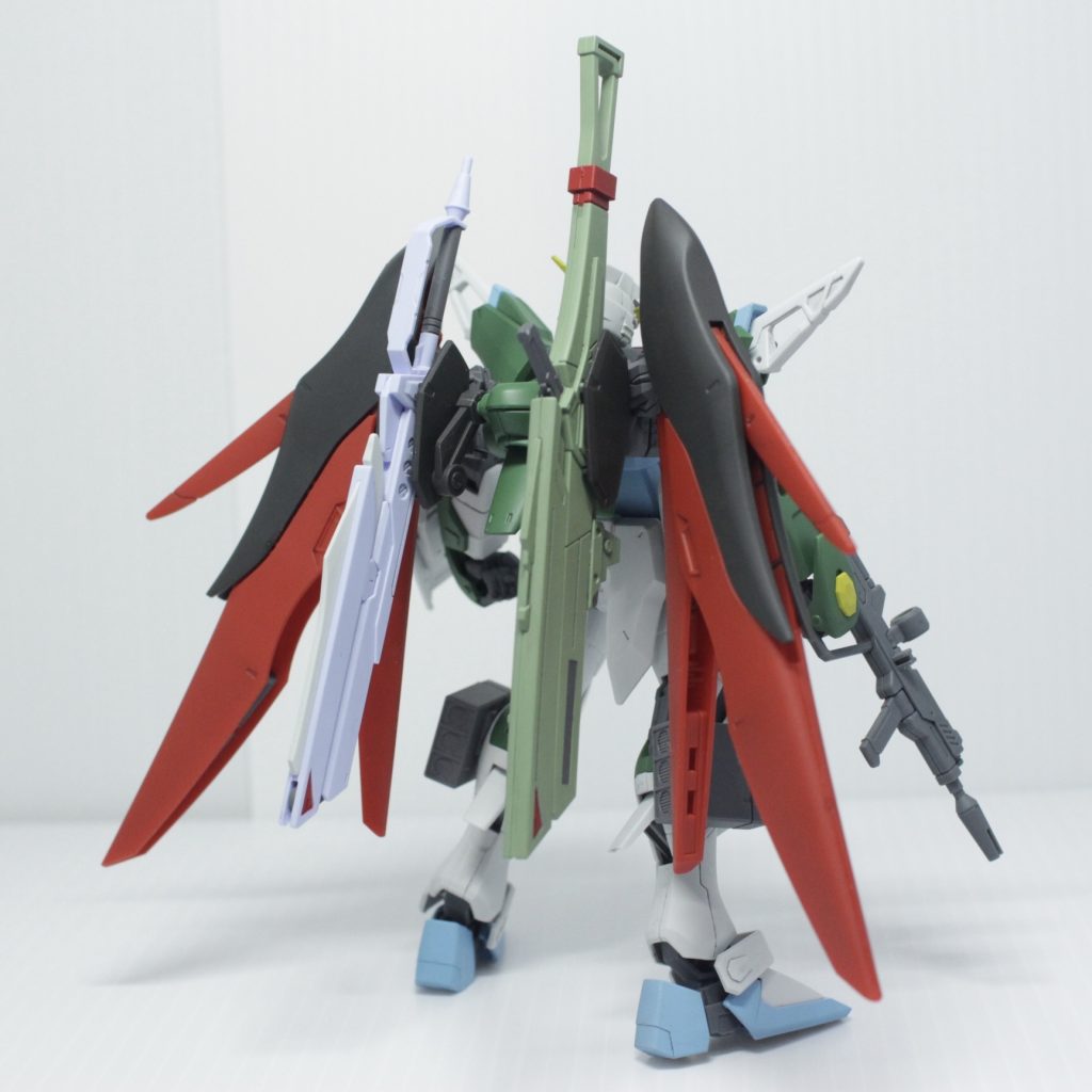 ## 前後写真
自分のパーソナルカラーに塗装し、改修点も最小限に留めました。大改造せずあくまでカスタム機というイメージです。