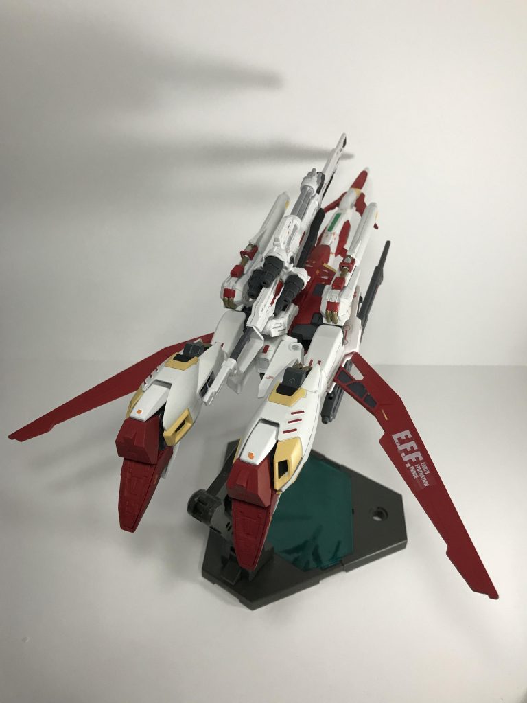 ウェイブライダー
パーツの差し替えで変形も可能です。
シールドとウイングの変更で、印象を変えています。