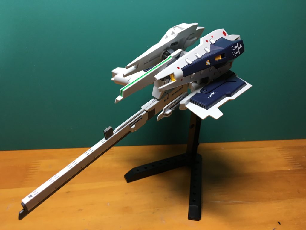 　フルドドは機首のみ合わせ目を消し、他は後ハメ化が難しかったので段落ち処理しました。ライフルの銃身に謎のへこみがあったので、プラ板で製作した追加センサーを装着しています。
　「ヘイズル・ラー(第二形態)」で使う部分を利用し、機首ユニットにシールドブースターを付けた重装型にもできます。