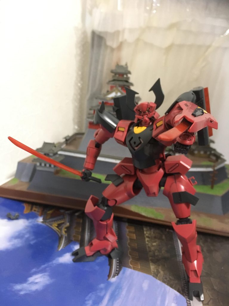 シールドから不意を突くかのように短刀が飛び出します!もちろん長刀でもできます。