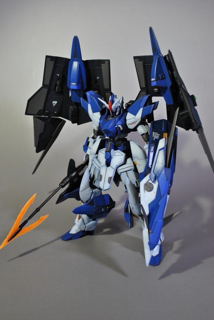 シールドは手持ちも可能ですし、原作どおり、背中につけることもできます。