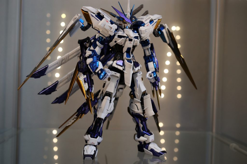 まずは正面から、装甲の強化と武装の追加以外は基本的にブルーフレームDと変わりませんがシルエットを大きく変更しました