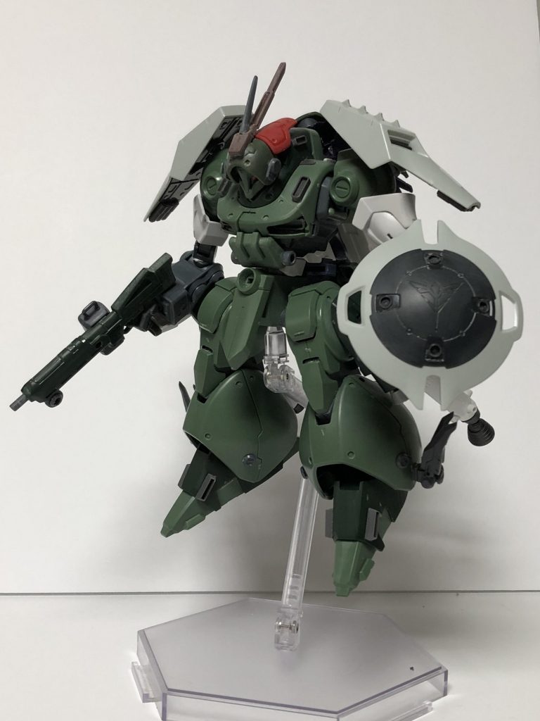 第4段階 ヤクトドーガ風で行く事に。
肩にヤクトドーガ風のパーツが欲しくて
ジャンクを漁ったら現物を発見。
イヤイヤ、現物はどうよ?と思いながら
合わせてみたら怖い程似合う。