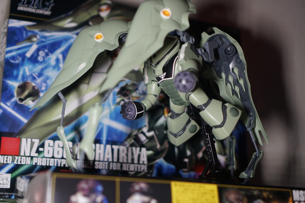 泳ぎの苦手なKSHAOJISANはしばしばバインダーのサブアームを使って海底を歩く姿が目撃されている。