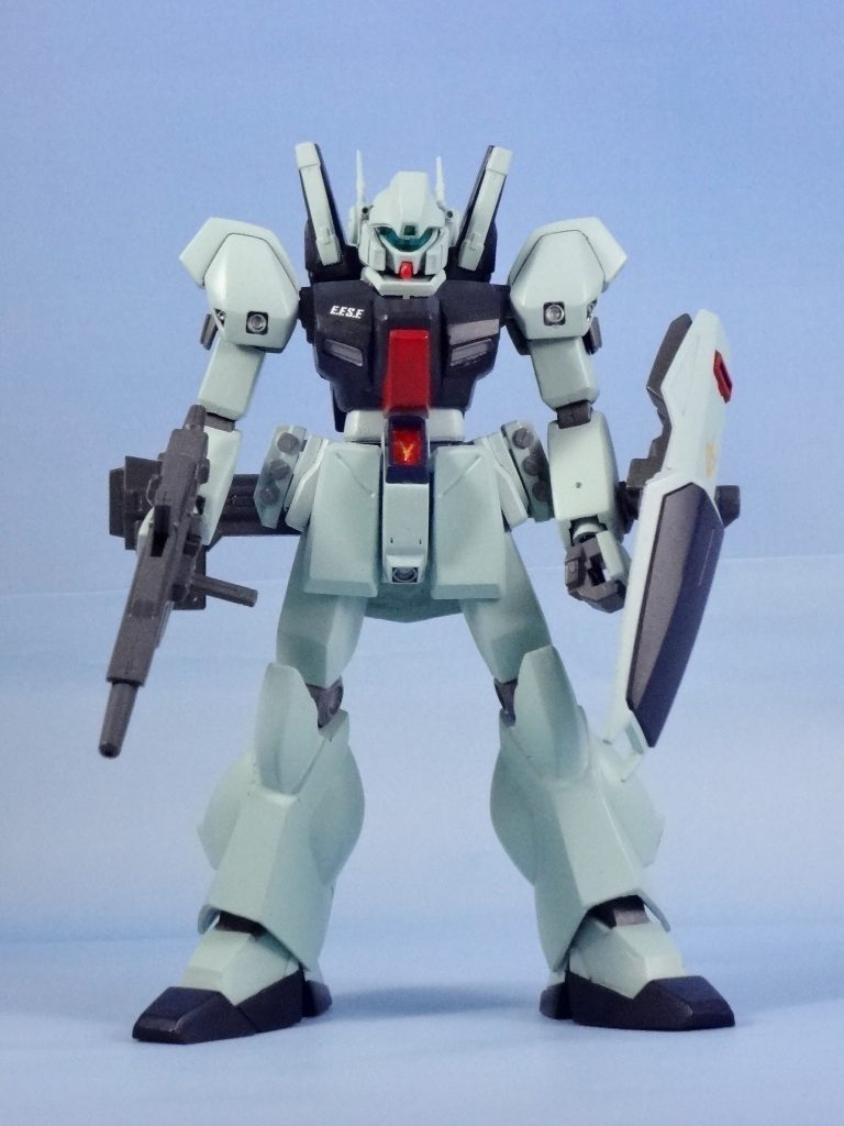 正面
頭部:ジムコマンドに旧ジェガン切り貼り。
胸部:MK-Ⅱの胸部ダクトを切り落とし、ジムコマンドの胸ダクト取付。
腹部コックピットハッチ:旧ジェガン切り貼り。
腰部:MK-Ⅱ。
フロントアーマー:ジムコマンドのを切り貼り。