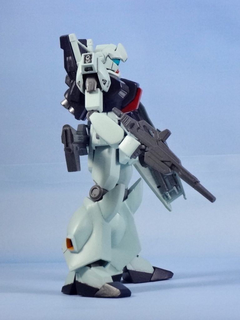 側面
肩部:骨格をMK-Ⅱで外装部を旧ジェガン前面2体分切り貼り。斜めの部分にもアポジモーター追加。
上腕部:旧ジェガンを改造。肘関節部をジムコマンド。
前腕部:旧ジェガン+ジムコマンド改造肘関節が前腕で半分隠れるように修正。
