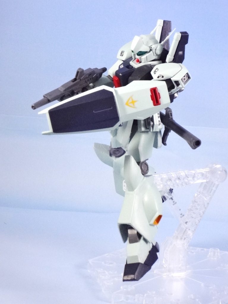 カラーリングは
本体:C20 ライトブルー。
胸部&バックパック:C14 ネービーブルー
武装:UG15 MSファントムグレー。
関節&胸部ダクト:C13 ニュートラルグレー
コクピットハッチ:UG12 MSサザビーレッド
スラスター:C104ガンクローム使用。
ジェガンカラーでなく、ネモ(UC版)のようなオーソドックスな連邦系カラーリングで塗装。