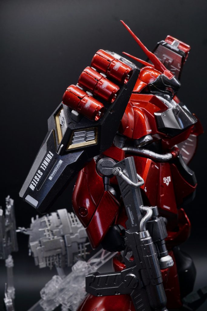 資料も設定も無く、完全に自分の頭の中の妄想のみで配色してみたシャア専用ヤクト。完成してみると赤の発色もガンメタのバランスも自分的好みのど真ん中で全体の出来にも大満足。

今はクローズになっている連邦vsジオン企画の終了も近いので参加中のジオン軍への援護射撃になればと思い投稿してみました♪