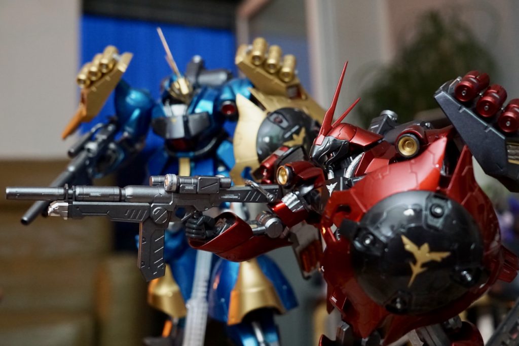 ギュネイとヤクト・ドーガの最終テストをするシャア（という妄想）。この後サザビーが完成した事によりシャア専用機はアナハイムアーカイブに保存され、ギュネイ機と予備機（クェス機）の２機はネオジオンに譲渡というのが自分的If設定。