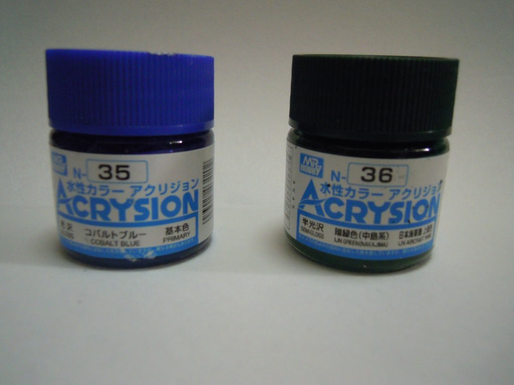 使用した塗料はアクリジョンの、コバルトブルー、暗緑色（中島系）を使いました。